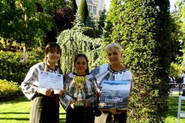 Iulia Brumă, de la Palatul Copiilor Suceava, profesor îndrumător Olga Marcela Reuț, a obținut Trofeul Festivalului la secțiunea Meșteșuguri