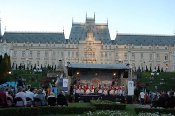 Două trofee câștigate de copii suceveni la Festivalul Internațional de Folclor “Cătălina”