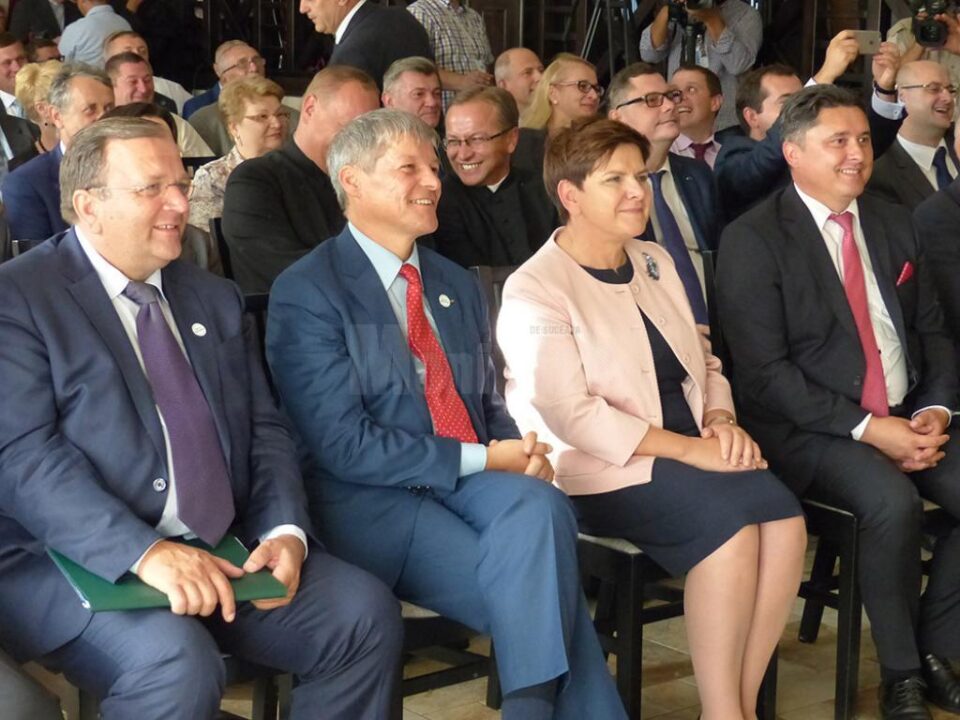 Gheorghe Flutur (stânga) i-a solicitat premierului Cioloș autostrada Nord-Sud