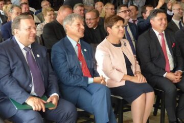 Gheorghe Flutur (stânga) i-a solicitat premierului Cioloș autostrada Nord-Sud