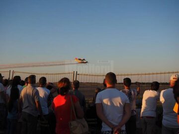 Lupinguri, picaje și viraje impresionante, balansuri amețitoare ale aparatelor de zbor, într-un show aviatic spectaculos