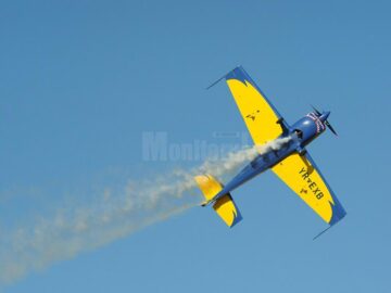 Lupinguri, picaje și viraje impresionante, balansuri amețitoare ale aparatelor de zbor, într-un show aviatic spectaculos