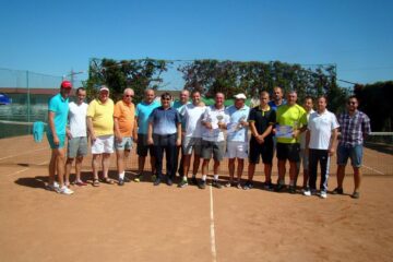 O parte din participanții la prima ediție a Memorialului "Vasile Pescaru" la tenis de câmp de la Liteni