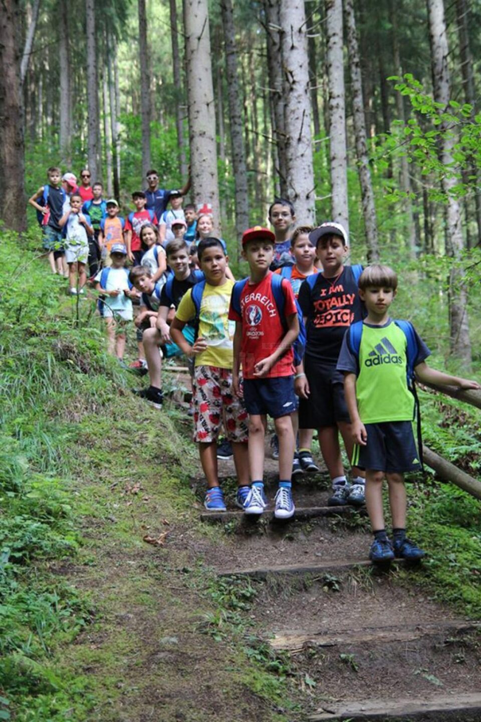 Tabără sportivă de vară pentru copii și adolescenți