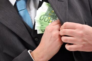 Suma cea mai mare, de 1.600 de euro a fost primită de Marius Smadici de la un tânăr care dorea ajutor și la proba psihologică și la cea sportivă - Foto-ebihoreanul.ro