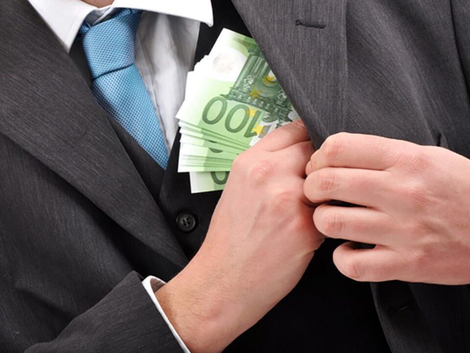 Suma cea mai mare, de 1.600 de euro a fost primită de Marius Smadici de la un tânăr care dorea ajutor și la proba psihologică și la cea sportivă - Foto-ebihoreanul.ro