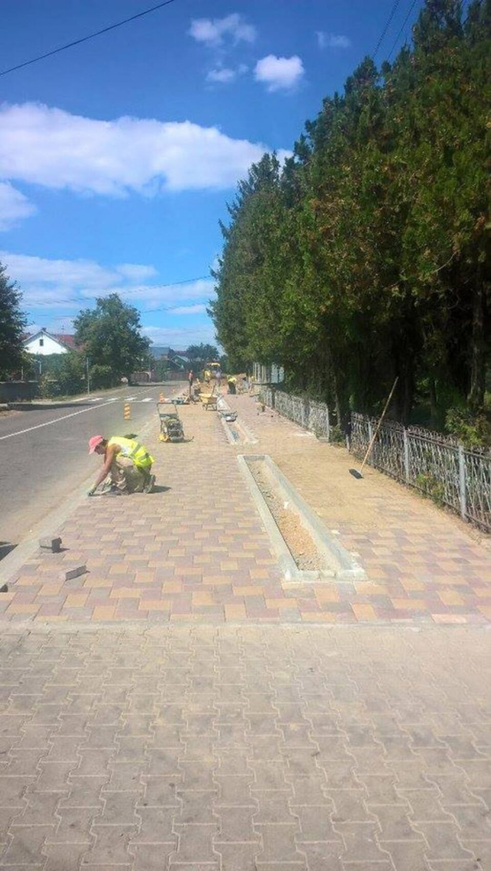 Trotuarul va avea o lungime de 3 km, din zona numită Pilat și până la biserica ortodoxă din Moara Nica