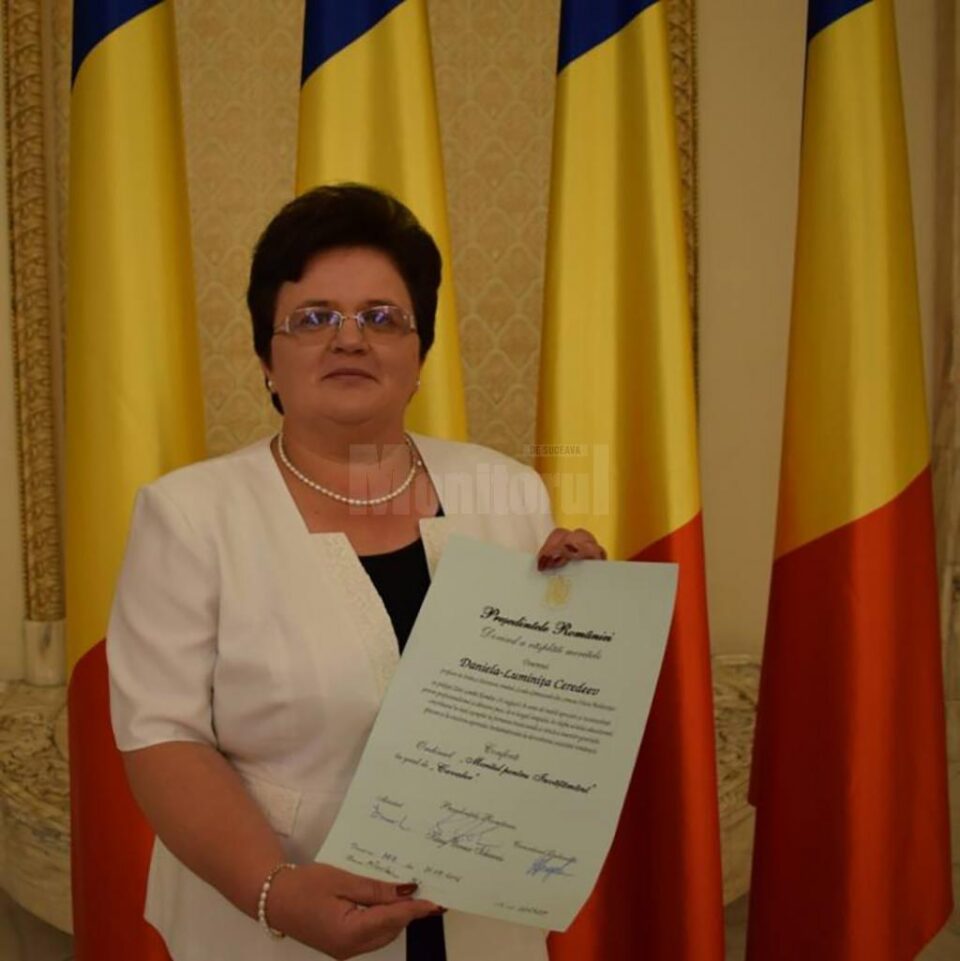 Profesoară din Vatra Moldoviței, decorată de președintele României cu Ordinul ”Meritul pentru Învățământ” în grad de Cavaler