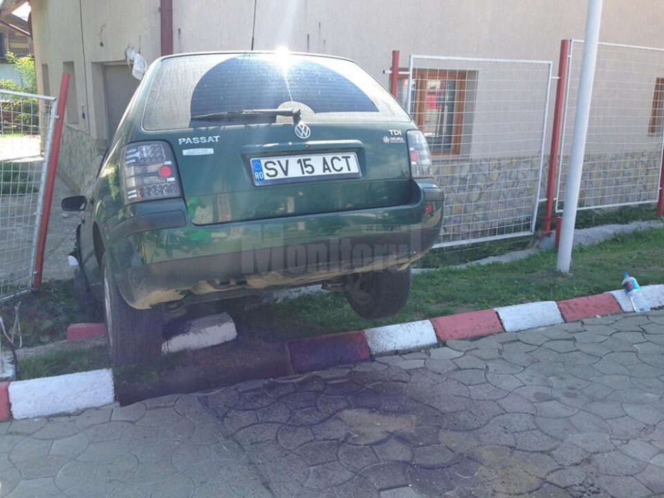 Impactul cu gardul și peretele imobilului a fost violent