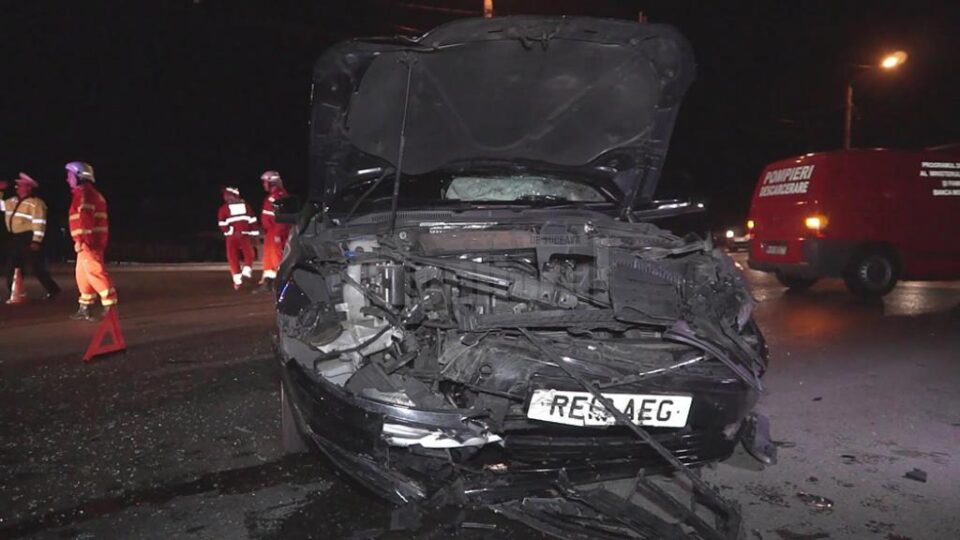 Autoturismul VW Passat CC a fost grav avariat