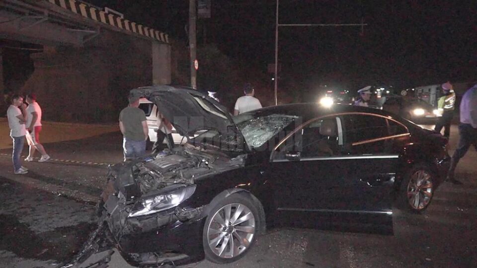 Autoturismul VW Passat CC a fost grav avariat