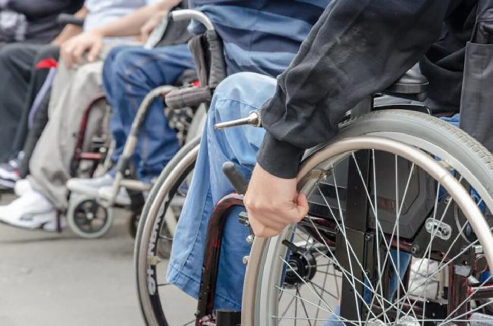 Numărul total al adulților cu handicap din județ depășește 19.000 de persoane Foto: jurnalul.ro