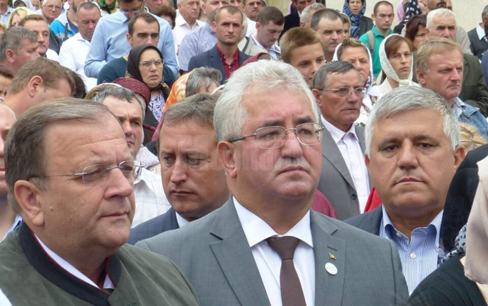 Dumitru Mihalescul (dreapta), alături de președintele CJ Suceava, Gheorghe Flutur, și primarul Sucevei, Ion Lungu