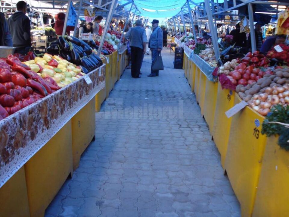 Aleile pietonale din Piața Mică - după refacerea lor cu pavele refolosite de pe strada Ștefan cel Mare