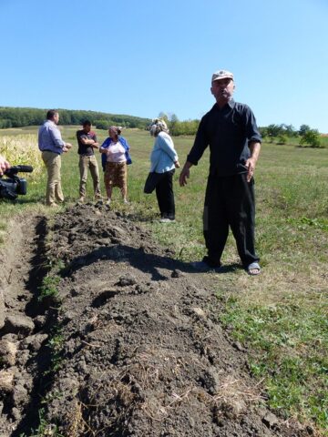 Petru Cucos, vecinul care nu îl lasă să treacă cu piciorul pe pământul său pe cumătrul Mihai Păduraru