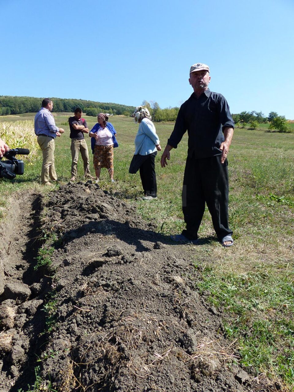 Petru Cucos, vecinul care nu îl lasă să treacă cu piciorul pe pământul său pe cumătrul Mihai Păduraru