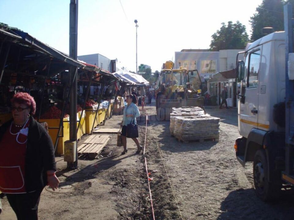 Refacerea suprafețelor pietonale din Piața Mică a fost finalizată