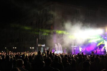 Voltaj XTour a pornit de la Suceava, cu mii de spectatori dornici de distracție