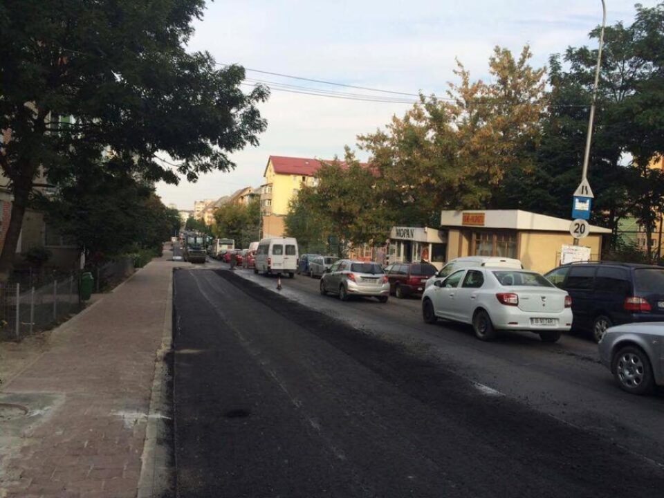 Pe Bd. Gavril Tudoraș se circulă pe o singură bandă