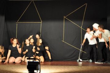 Trupa „Birlic” interpretând piesa „Harap Alb”
