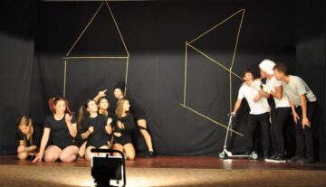 Trupa „Birlic” interpretând piesa „Harap Alb”