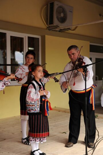 35 de elevi din Bogdănești, sub vraja viorii, premiați la diverse festivaluri și concursuri naționale