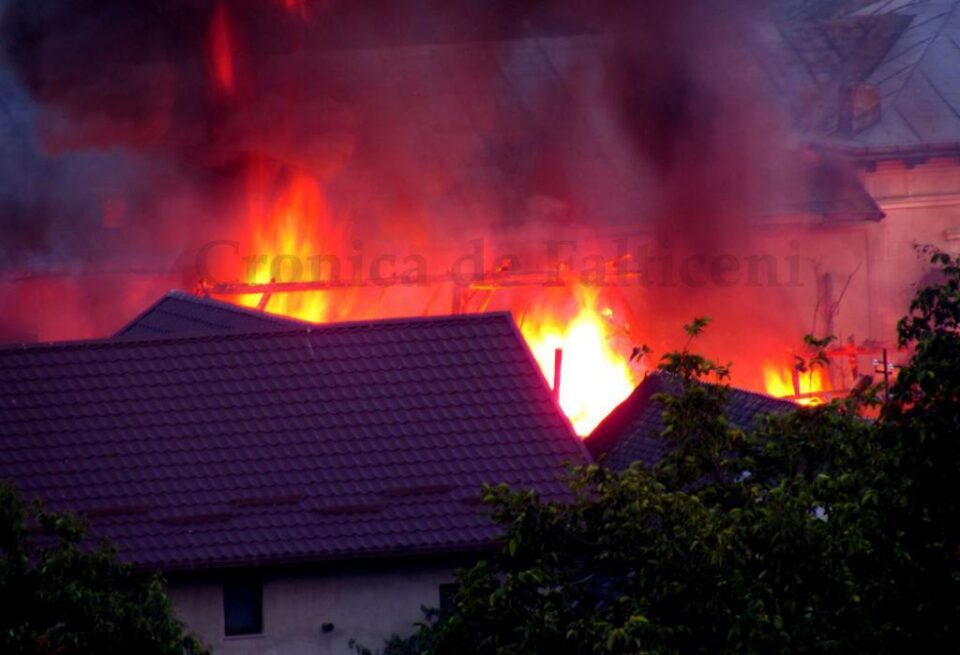 Incendiu devastator la vechea moară din Fălticeni