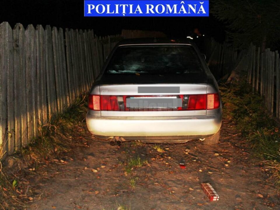 Mașină plină cu țigări de contrabandă, găsită abandonată pe un drum lăturalnic