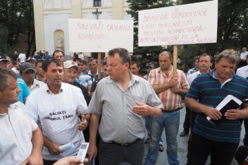 Protestul minerilor în fața Prefecturii