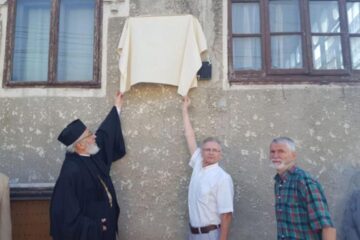 În prezența Înalt Preasfințitului Părinte Calinic, s-au dezvelit și sfințit plăcile comemorative dedicate memoriei Contesei Livia de Dymsza Maiorescu și preotului Gheorghe I. Cotenescu