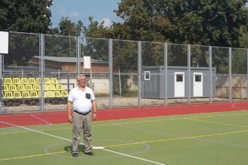 Primul teren de sport cu suprafață elastică și nocturnă va fi dat în folosință de luni, 12 septembrie