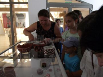 Expoziția „Artă și Artefacte”