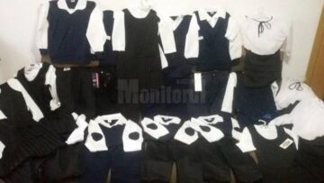 Zeci de copii săraci din satul Bahna Arini și din municipiul Câmpulung Moldovenesc au primit uniforme și rechizite