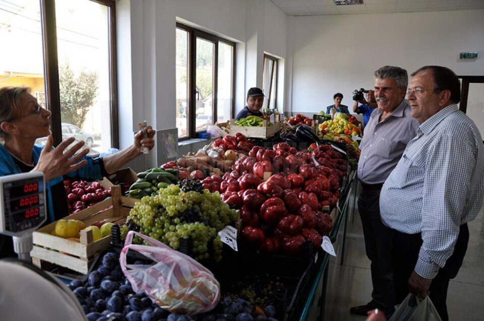 Gheorghe Flutur a făcut o vizită în piața din Câmpulung împreună cu primarul Mihăiță Negură