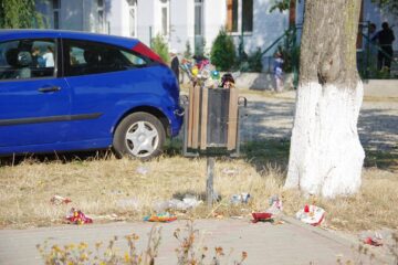 Pe copiii din Pătrăuți nu i-a așteptat nimeni cu flori în prima zi de școală