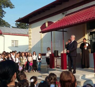 Primarul Ion Lungu a fost și în acest an alături de copii, părinți și profesori din toate cartierele Sucevei, la deschiderea anului școlar