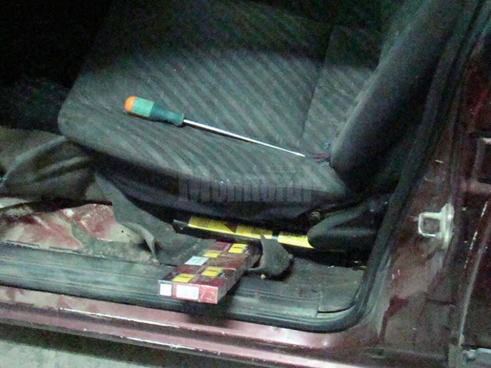 Autoturisme cu spații special amenajate pentru transportul ilegal de țigări, descoperite în PTF Siret