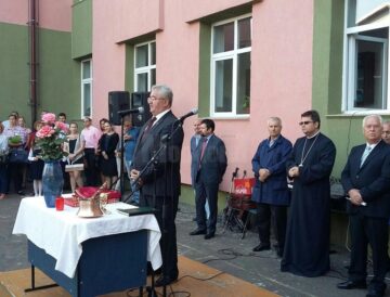 Primarul Ion Lungu a fost și în acest an alături de copii, părinți și profesori din toate cartierele Sucevei, la deschiderea anului școlar