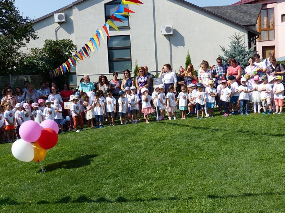 Oficialități binevoitoare, discursuri motivaționale și elevi lipsiți de griji, la festivitățile de deschidere a noului an școlar