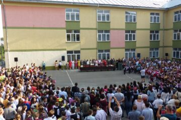 Clopoțelul a sunat și pentru cei aproape 1.500 de elevi și preșcolari ai Colegiului Național „Mihai Eminescu”