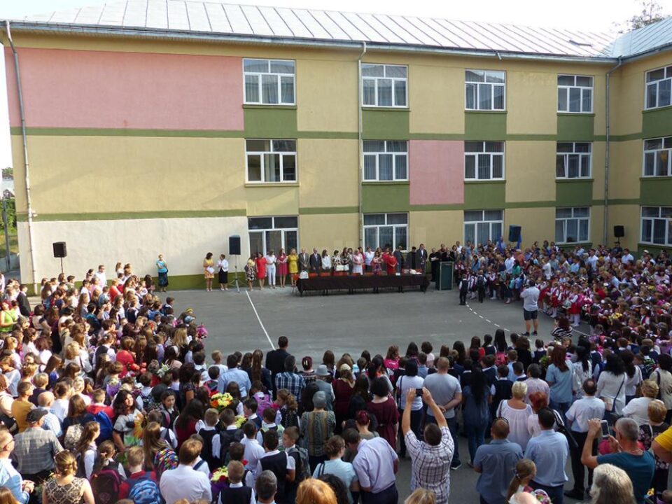 Clopoțelul a sunat și pentru cei aproape 1.500 de elevi și preșcolari ai Colegiului Național „Mihai Eminescu”