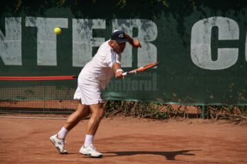 Viorel Negru s-a întors cu premiul întâi și la simplu și la dublu
