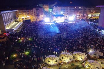 Mii de oameni în centrul municipiului Suceava, la „Simfonii de toamnă”