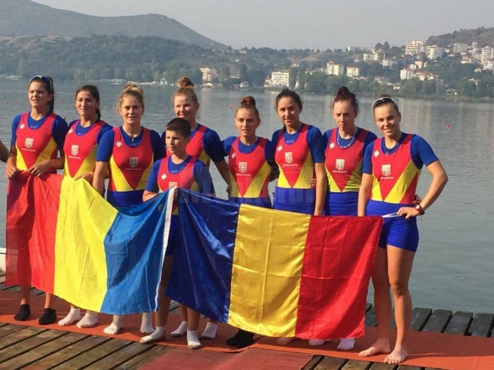 Barca de 8+1 la junioare I în care au tras și trei sportive din jude", Magdalena Rusu(prima), Larisa Roșu(a cincea) și Gabriela Bordei (a șaptea)