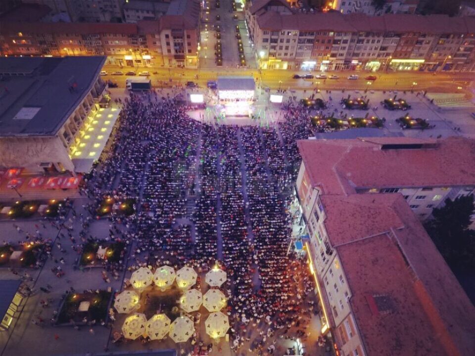 Mii de oameni în centrul municipiului Suceava, la „Simfonii de toamnă”