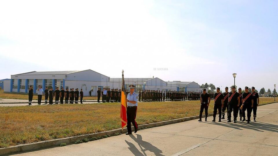 Pompierii militari se pregătesc pentru primirea drapelului de luptă