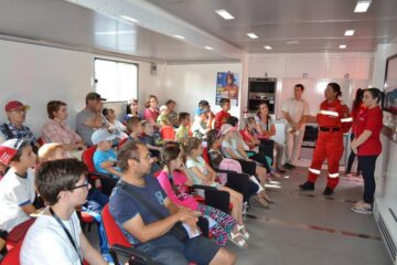 Mii de oameni au participat la cursurile de prim-ajutor de pe stadionul Areni și din centrul Sucevei