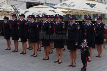 Pompierii militari au jurat într-un glas să păstreze ”ca lumina ochilor” Drapelul de Luptă înmânat de dr. Raed Arafat