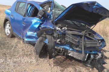 Halul în care au ajuns cele două mașini implicate în accident