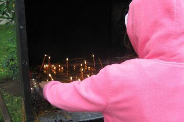 Șase motive pentru care aprindem lumânări în biserică